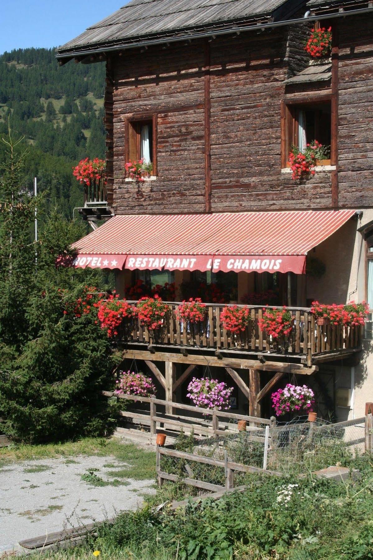 Hotel Le Chamois Logis Molines-en-Queyras Exterior photo